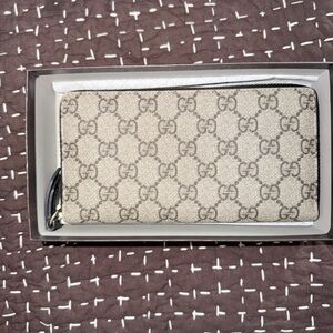 Gucci Brown Gift Box with Gold Logo